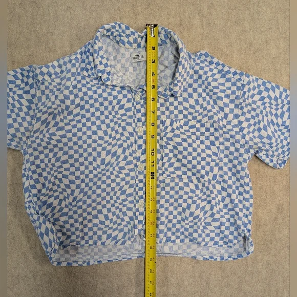 Hollister Light Blue and White Checkered Cropped Button Down Shirt Size Small - Picture 5 of 6